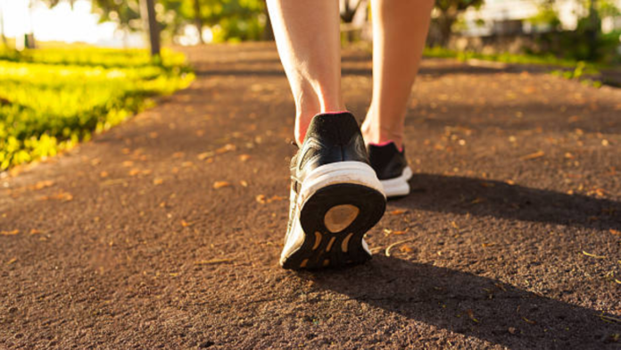 spot-jogging-for-10-minutes-vs-walking-for-45-minutes:-which-is-better