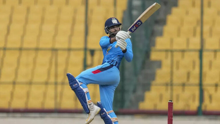 10-sixes!-shreyas-iyer-hits-51-ball-century